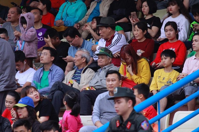 CĐV phủ kín khán đài Hàng Đẫy, tiếp lửa cho Siêu Cup Quốc gia - ảnh 6
