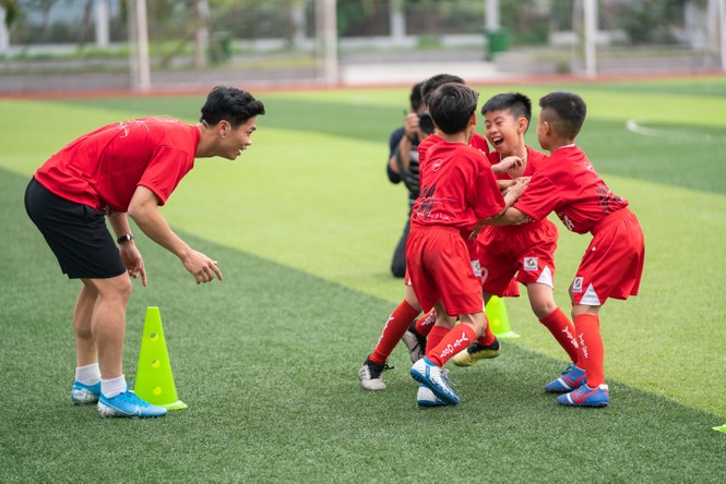 Công Phượng truyền bí quyết trở thành nhà vô địch cho cầu thủ nhí - ảnh 4