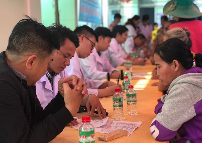 Đoàn bác sĩ thiện nguyện về với bà con nghèo xã Ninh Thượng - ảnh 6
