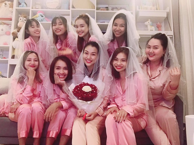 MC Hoàng Oanh hé lộ ảnh cưới, úp mở về chú rể - ảnh 1