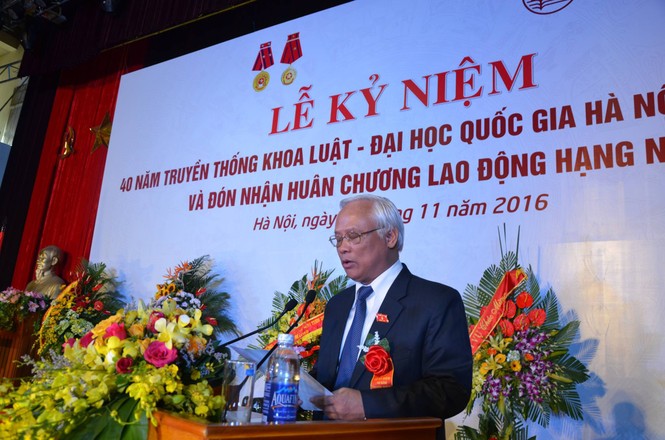 Khoa Luật ĐHQG Hà Nội nhận Huân chương Lao động hạng Nhì - ảnh 1