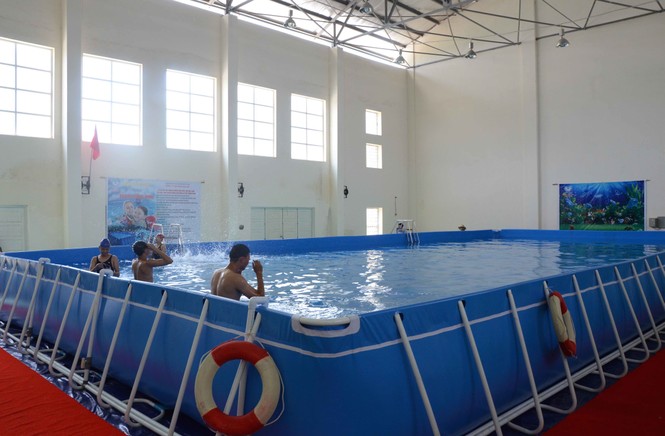 Học sinh hứng thú với bể bơi thông minh - ảnh 3