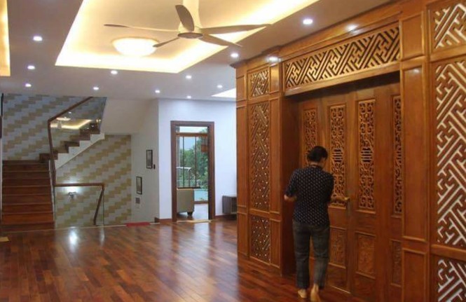 Cận cảnh tư dinh cựu Giám đốc Bệnh viện Hoà Bình vừa bị khởi tố - ảnh 2