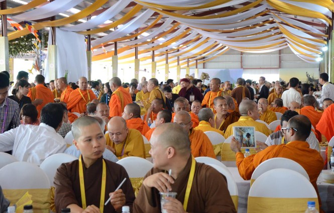 Cận cảnh khu bếp có 800 tình nguyện viên phục vụ Đại lễ Vesak 2019 - ảnh 8