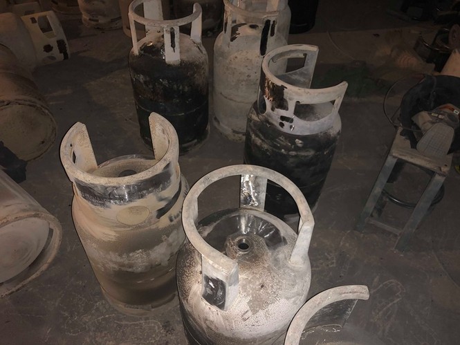 Cận cảnh hàng nghìn vỏ bình gas bị thiêu rụi có dấu hiệu cắt tai, mài vỏ - ảnh 3