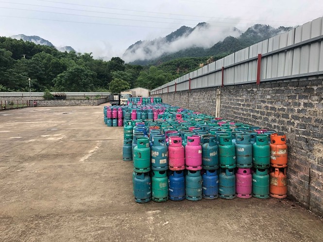 Cận cảnh hàng nghìn vỏ bình gas bị thiêu rụi có dấu hiệu cắt tai, mài vỏ - ảnh 5