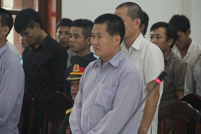 Phá rừng pơ mu, Đồn phó Biên phòng và 20 người hầu tòa - ảnh 1