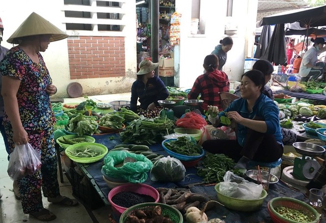 Đà Nẵng: Sau trận ngập, rau xanh đội giá - ảnh 3