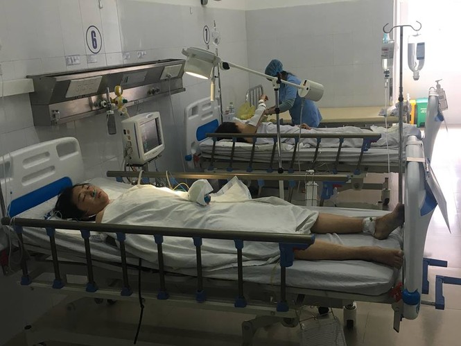 Cánh tay đứt lìa của nữ sinh đã hồng ấm sau khi nối - ảnh 1