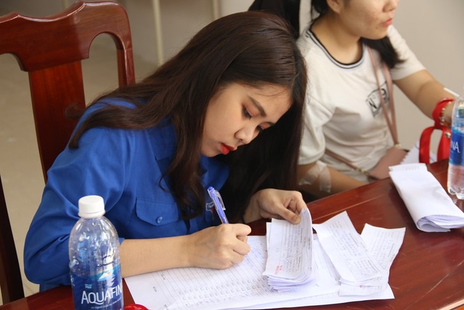 Ngắm nữ sinh Đà Nẵng tham gia Chủ nhật Đỏ - ảnh 1