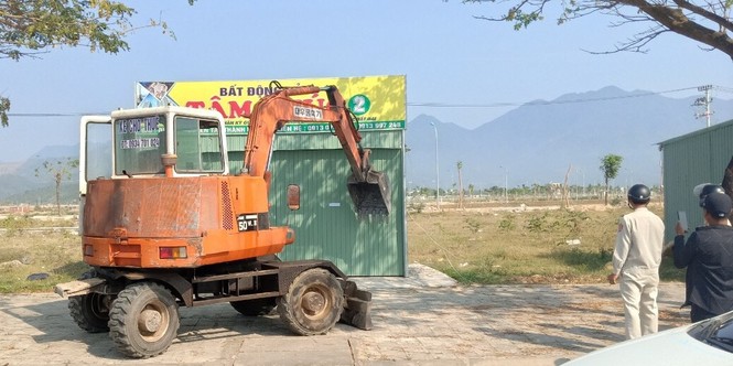 Đà Nẵng: Tháo dỡ các ki-ốt bất động sản trái phép - ảnh 2