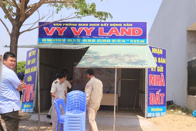 Đà Nẵng: Tháo dỡ các ki-ốt bất động sản trái phép - ảnh 1