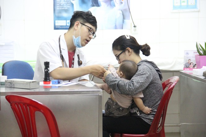 Nắng nóng, cả ngàn trẻ em vào viện - ảnh 5