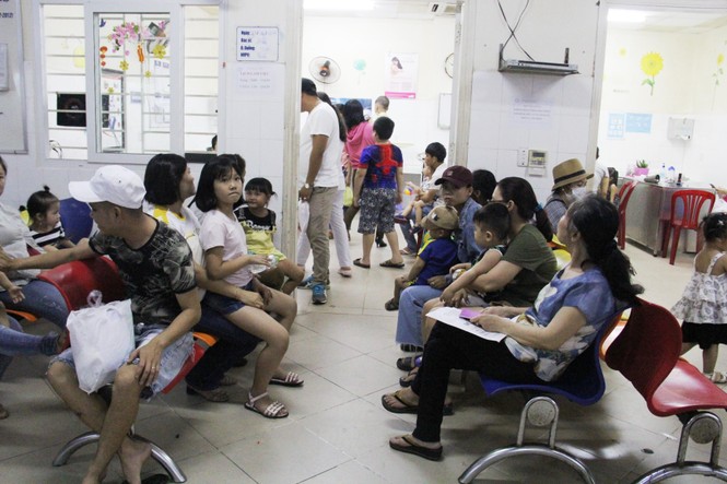 Nắng nóng, cả ngàn trẻ em vào viện - ảnh 6