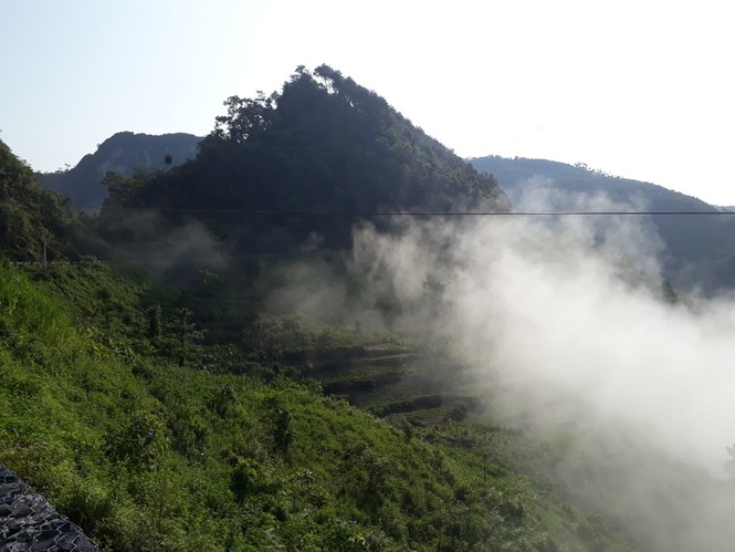 Phượt thủ mê mẩn vẻ đẹp mây phủ trên núi Cổng trời Quản Bạ - ảnh 9
