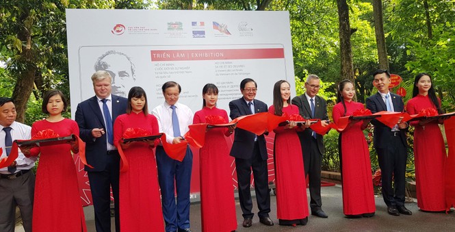 Triển lãm kỷ niệm 50 năm thực hiện Di chúc của Chủ tịch Hồ Chí Minh - ảnh 1