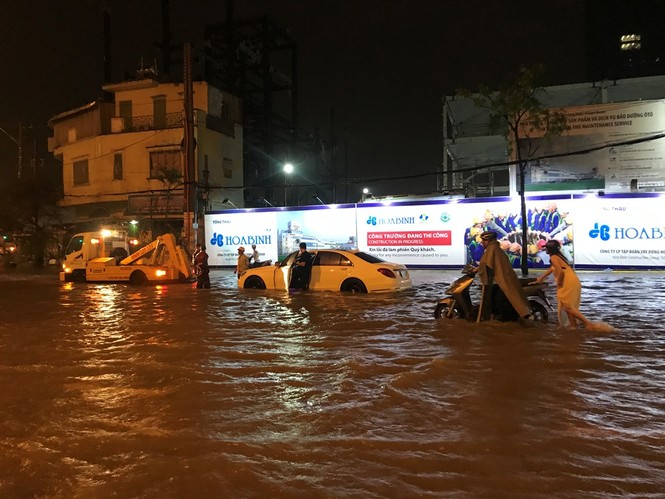Có 'siêu máy bơm' đường vẫn ngập, chủ đầu tư nói bị phá hoại - ảnh 2