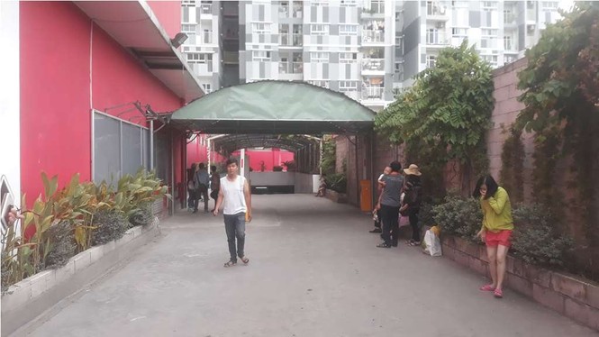 Chung cư ở Sài Gòn bốc cháy, người dân tháo chạy tán loạn - ảnh 1