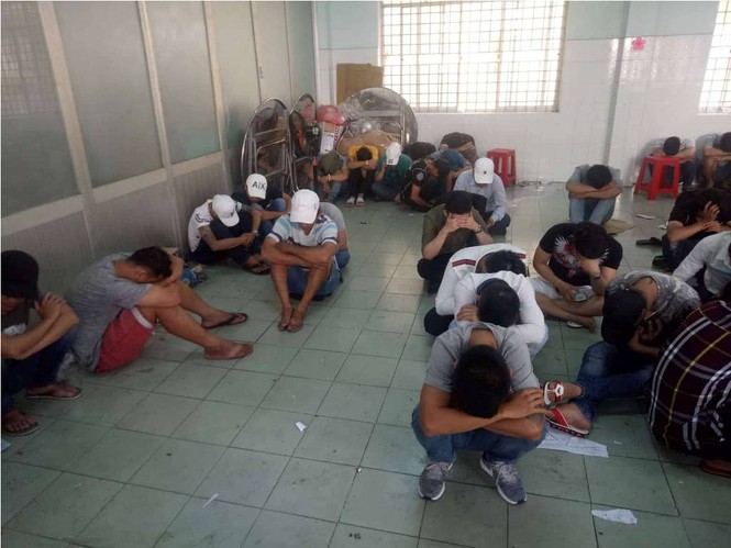Đột kích quán bar phát hiện hơn trăm thanh niên phê ma túy - ảnh 2