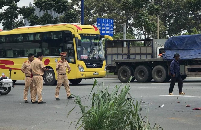 Bị xe tải cán qua, người đàn ông tử vong tại chỗ - ảnh 1
