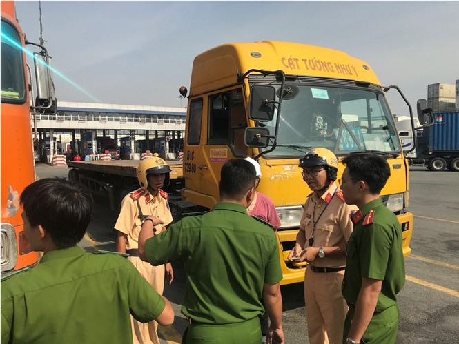 Phát hiện nhiều tài xế container ở cảng Cát Lái dương tính ma tuý - ảnh 2