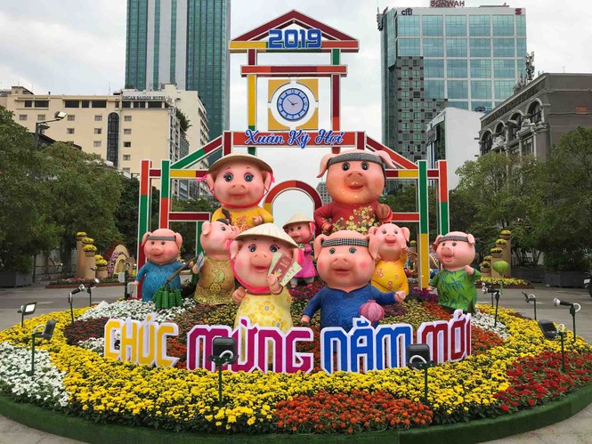 Chơi Tết ở đường hoa Nguyễn Huệ, gửi xe ở đâu để khỏi bị 'chặt chém' - ảnh 1