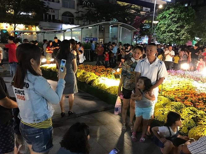Khai mạc đường hoa Nguyễn Huệ: Mong ước một năm sung túc - ảnh 3