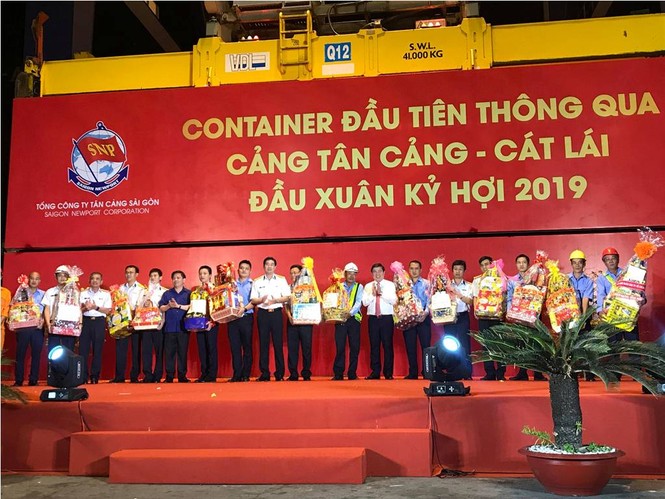 Xuất khẩu lô hàng đầu tiên năm Kỷ Hợi từ cảng Cát Lái đi Châu Âu - ảnh 2