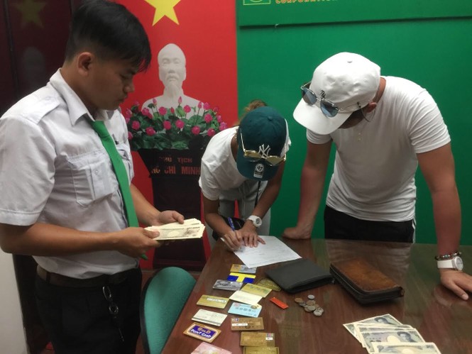 Tài xế taxi trả lại hơn 900.000 Yên Nhật cho du kháchđánh rơi - ảnh 2