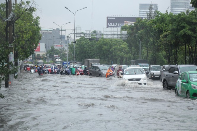 TPHCM thuê 'siêu máy bơm' chống ngập với giá hơn 14 tỷ đồng/năm - ảnh 1