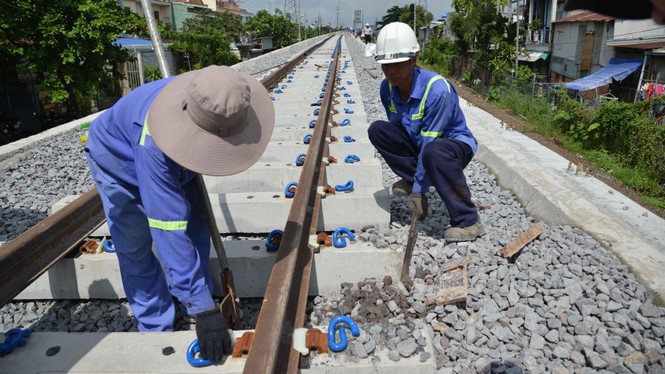 Cầu đường sắt trăm tỷ ở Sài Gòn trước ngày thông xe - ảnh 6