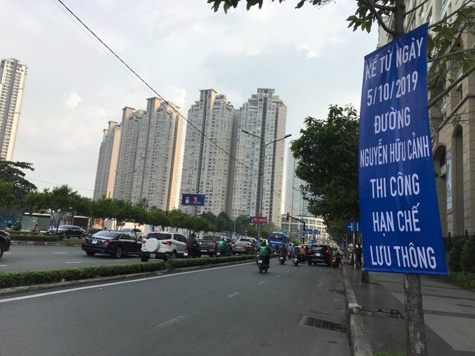 Lo nhà biến thành... hầm chứa nước khi nâng đường Nguyễn Hữu Cảnh - ảnh 2