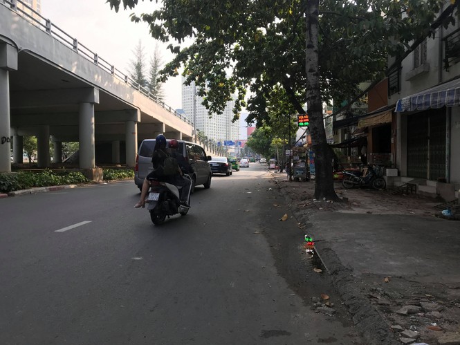 Lo nhà biến thành... hầm chứa nước khi nâng đường Nguyễn Hữu Cảnh - ảnh 3