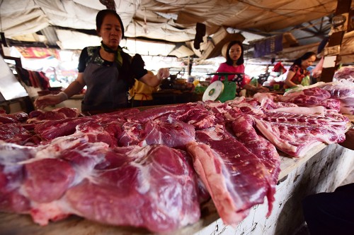 Thịt lợn, rau xanh chợ Hà Nội tăng giá chóng mặt vì mưa rét - ảnh 2