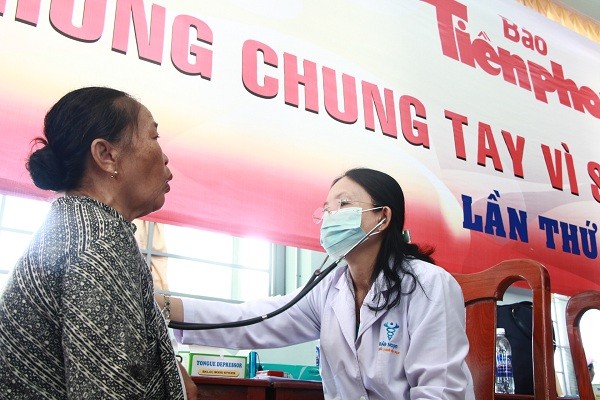 Tiền Phong chung tay chia sẻ khó khăn cùng bà con nghèo - ảnh 9