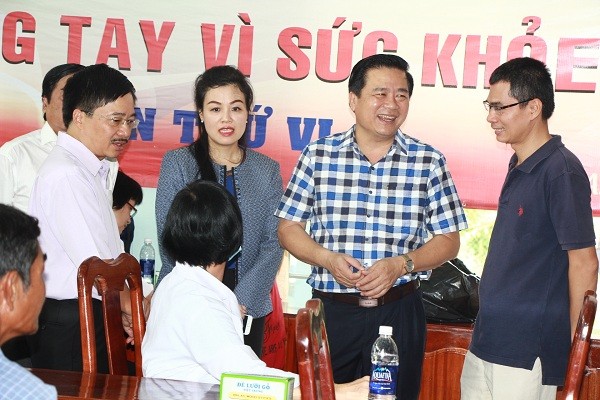 Tiền Phong chung tay chia sẻ khó khăn cùng bà con nghèo - ảnh 1