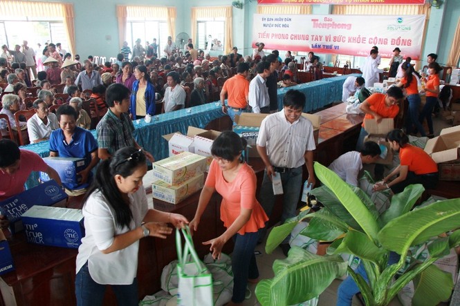 Tiền Phong chung tay chia sẻ khó khăn cùng bà con nghèo - ảnh 4