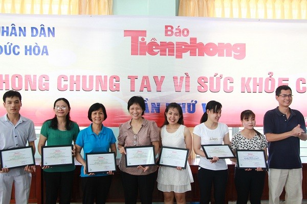 Tiền Phong chung tay chia sẻ khó khăn cùng bà con nghèo - ảnh 5