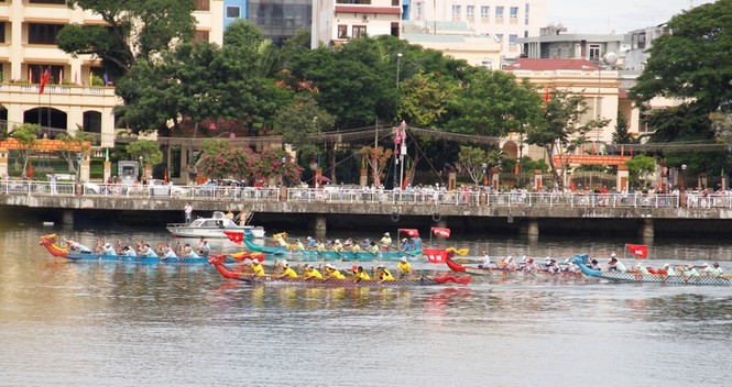 Tưng bừng hội đua thuyền truyền thống trên sông Hàn - ảnh 1