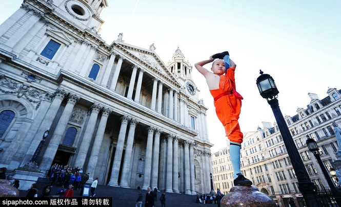 Tròn mắt nhìn võ tăng Thiếu Lâm tung tuyệt chiêu giữa London - ảnh 5