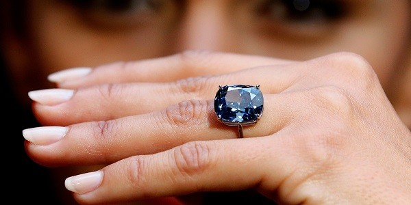Bé gái 7 tuổi sở hữu hai viên kim cương nghìn tỷ - ảnh 2