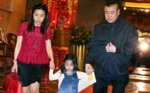 Bé gái 7 tuổi sở hữu hai viên kim cương nghìn tỷ - ảnh 3