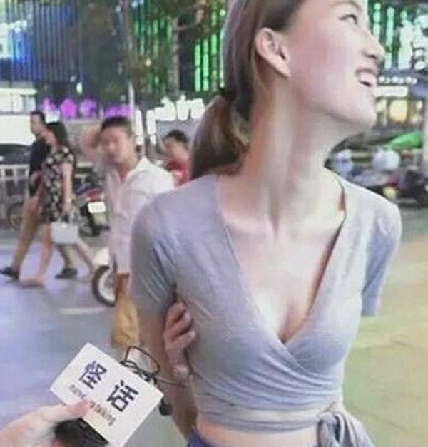 Sau thử thách vòng tay chạm rốn là... vòng tay chạm ngực - ảnh 8