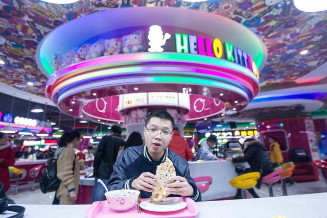 Nữ sinh Trung Quốc ‘phát sốt’ với căng-tin phong cách Hello Kitty - ảnh 7