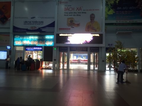 Bến xe Miền Đông, ga Sài Gòn chiều cuối năm - ảnh 1
