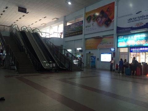 Bến xe Miền Đông, ga Sài Gòn chiều cuối năm - ảnh 2