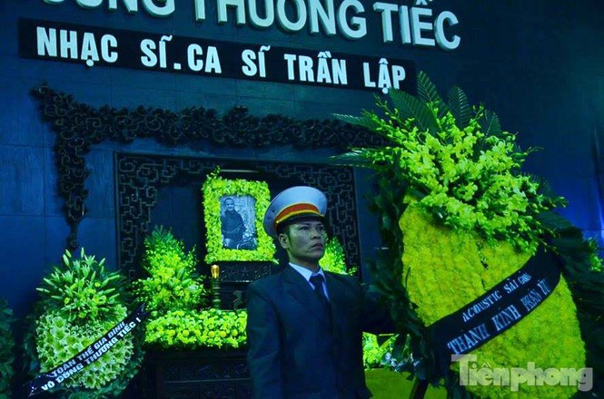 Thành viên Bức Tường mang hoa ban viếng Trần Lập - ảnh 12