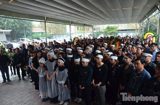 Thành viên Bức Tường mang hoa ban viếng Trần Lập - ảnh 1