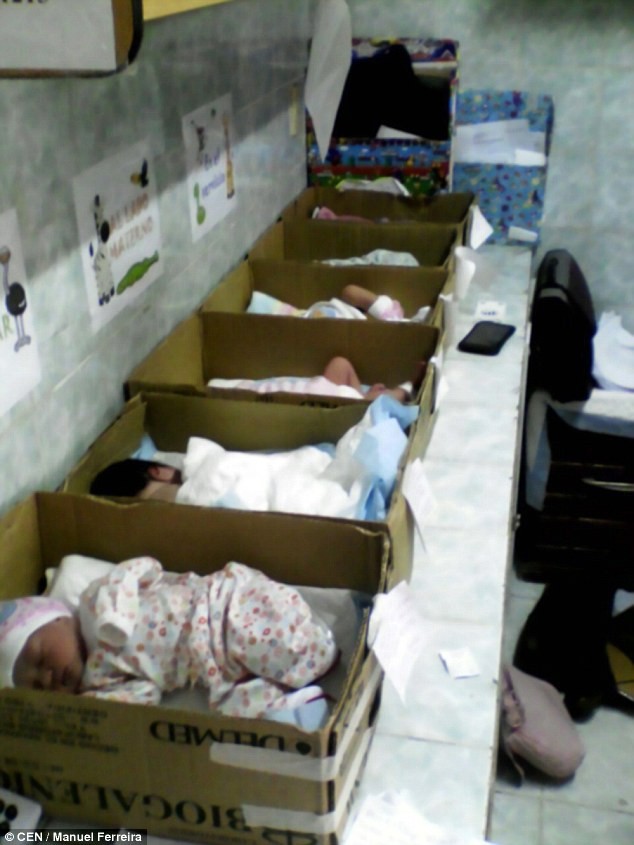Bệnh viện nghèo thay lồng ấp trẻ sơ sinh bằng... thùng carton - ảnh 2