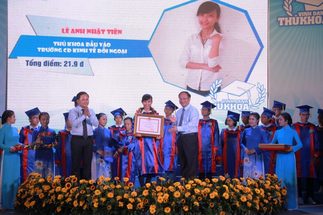 TPHCM vinh danh 83 thủ khoa các trường đại học, cao đẳng - ảnh 1